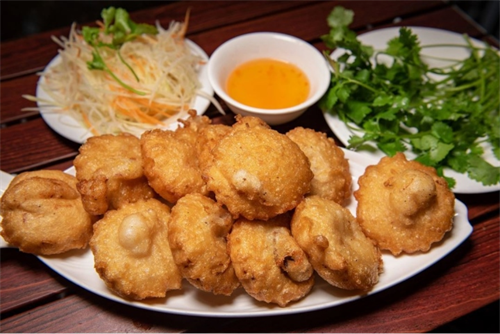 Bánh áp chao Cao Bằng dân dã mà độ ngon thì dư sức níu chân du khách